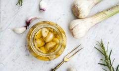 Pickling garlic without vinegar