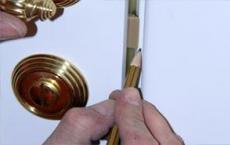 Installing a lock into an interior door Installing a lock into a door with your own hands