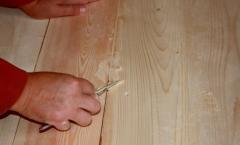 Easy ways to fix holes in a fiberboard door using simple methods How to quickly repair an interior door with a hole