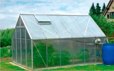 Stages of building a greenhouse with your own hands