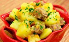 Cordero en olla de cocción lenta: recetas de cocina Patatas guisadas con cordero en olla de cocción lenta