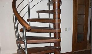 Escalier en colimaçon à faire soi-même : escaliers en colimaçon jusqu'au deuxième étage, nous le faisons nous-mêmes