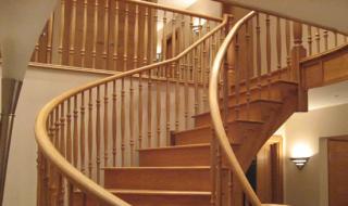 Wooden stairs in a private house: projects