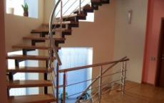 Which staircase is better: metal or wood - make the right choice
