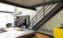 نصب DIY یک راه پله فلزی به طبقه دوم